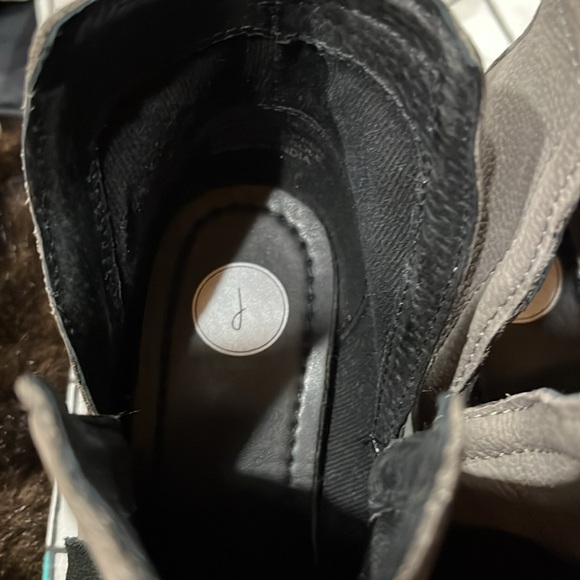 JOURNEE LEATHER COLOR BLOCK ANKLE BOOTS - Picture 7 of 9